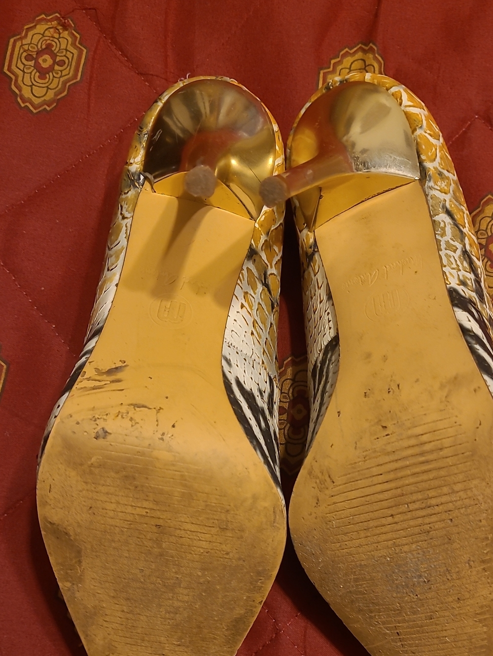 Michael Antonio Yellow Croc-Embossed Pointed Toe Pumps - Picture 6 of 6